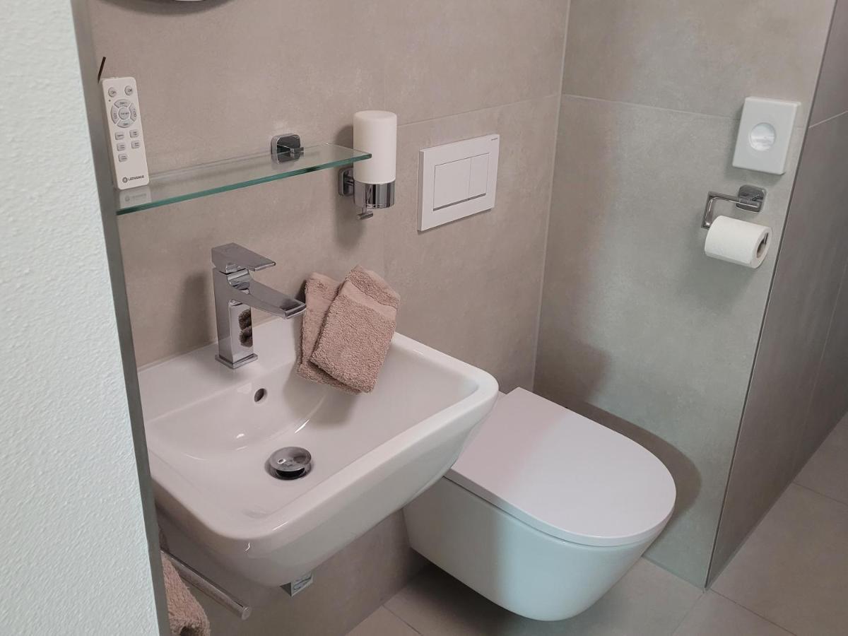 I24Rooms - Gaestezimmer Mit Eigenem Garten Legau ภายนอก รูปภาพ