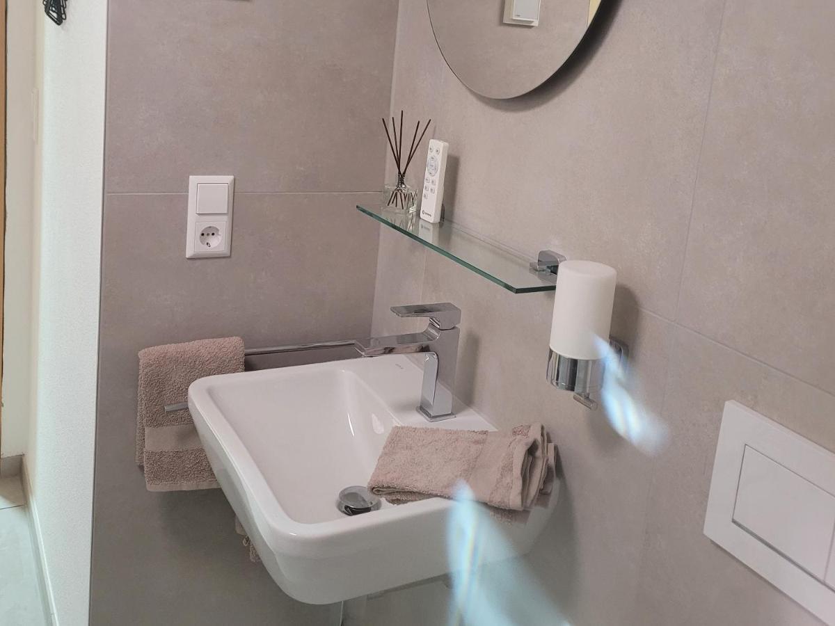 I24Rooms - Gaestezimmer Mit Eigenem Garten Legau ภายนอก รูปภาพ